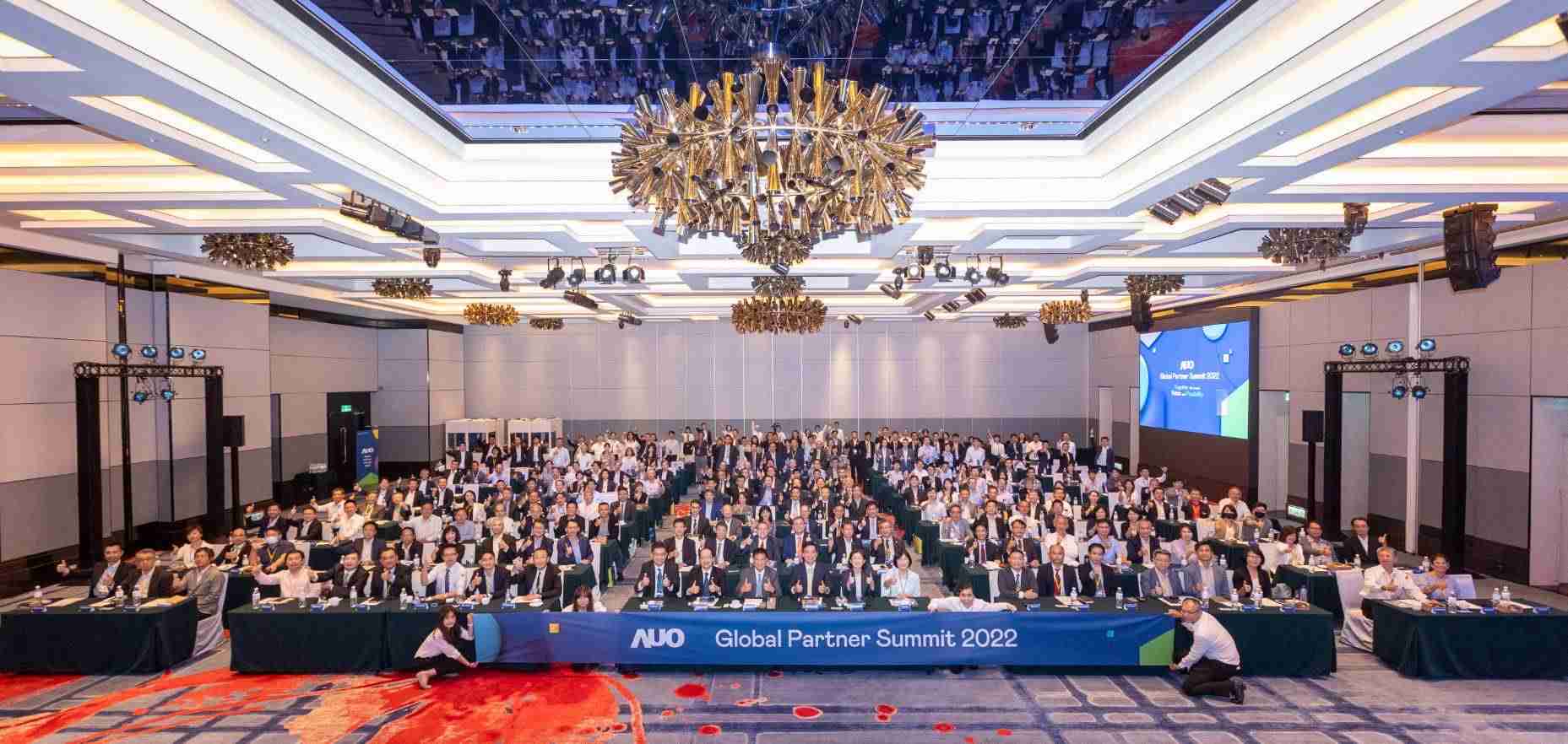 友達推動「安心、、、創新、、用心、、、同心、、、盡心」五星職旅，，，為菲籍員工打造全方位照護，，，首度贏得「人權實踐與發展領袖獎」殊榮