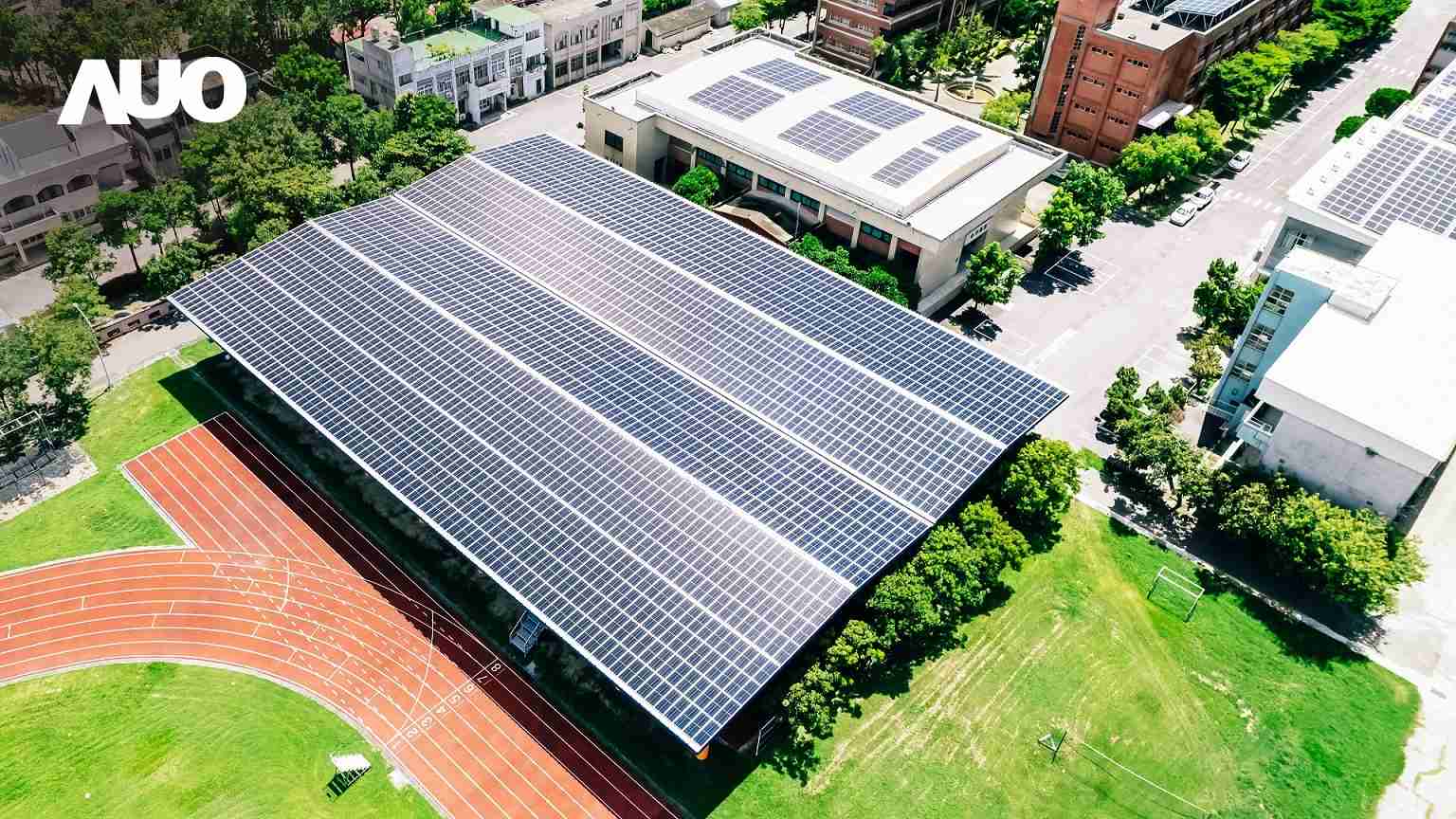 优游UB8SunSteel光电整合型浪板具备快速安装、、、、轻量化优势,,,可提升15%发电效能,,,通过国际IEC与台湾VPC认证安全、、、、防漏、、、耐候标准